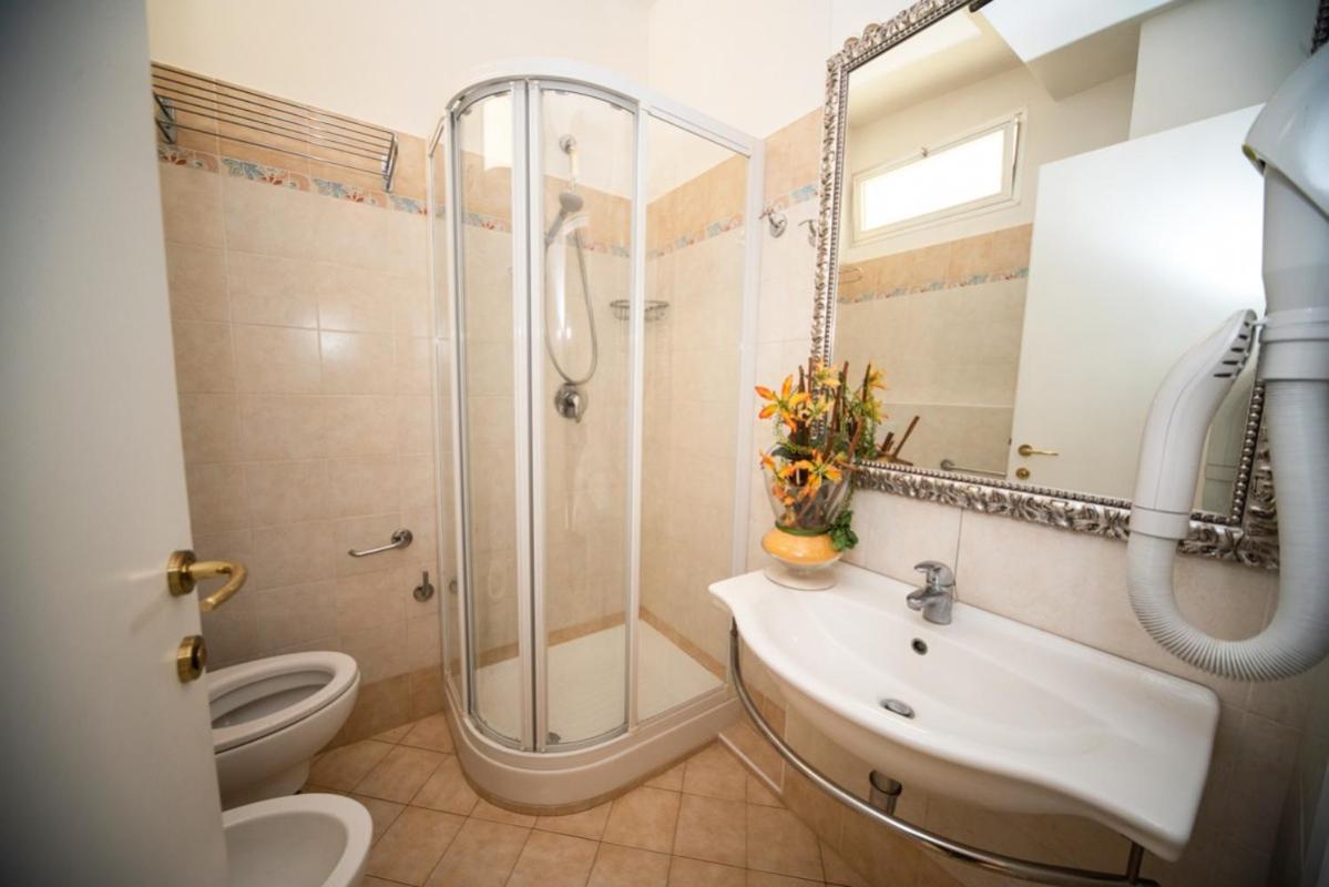 Hotel Cristina Hospitality Centrale (Adults Only) リッチョーネ エクステリア 写真