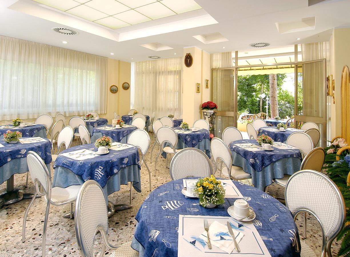 Hotel Cristina Hospitality Centrale (Adults Only) リッチョーネ エクステリア 写真