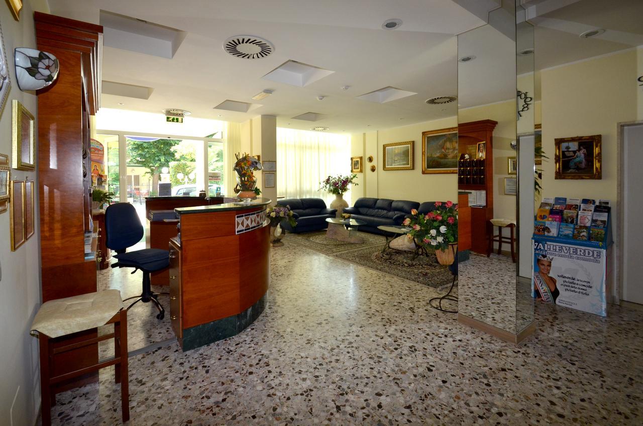 Hotel Cristina Hospitality Centrale (Adults Only) リッチョーネ エクステリア 写真