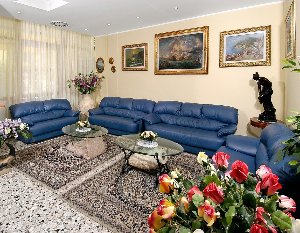 Hotel Cristina Hospitality Centrale (Adults Only) リッチョーネ エクステリア 写真