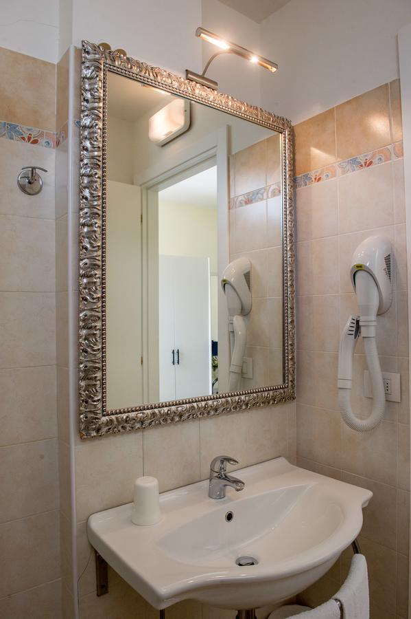 Hotel Cristina Hospitality Centrale (Adults Only) リッチョーネ エクステリア 写真
