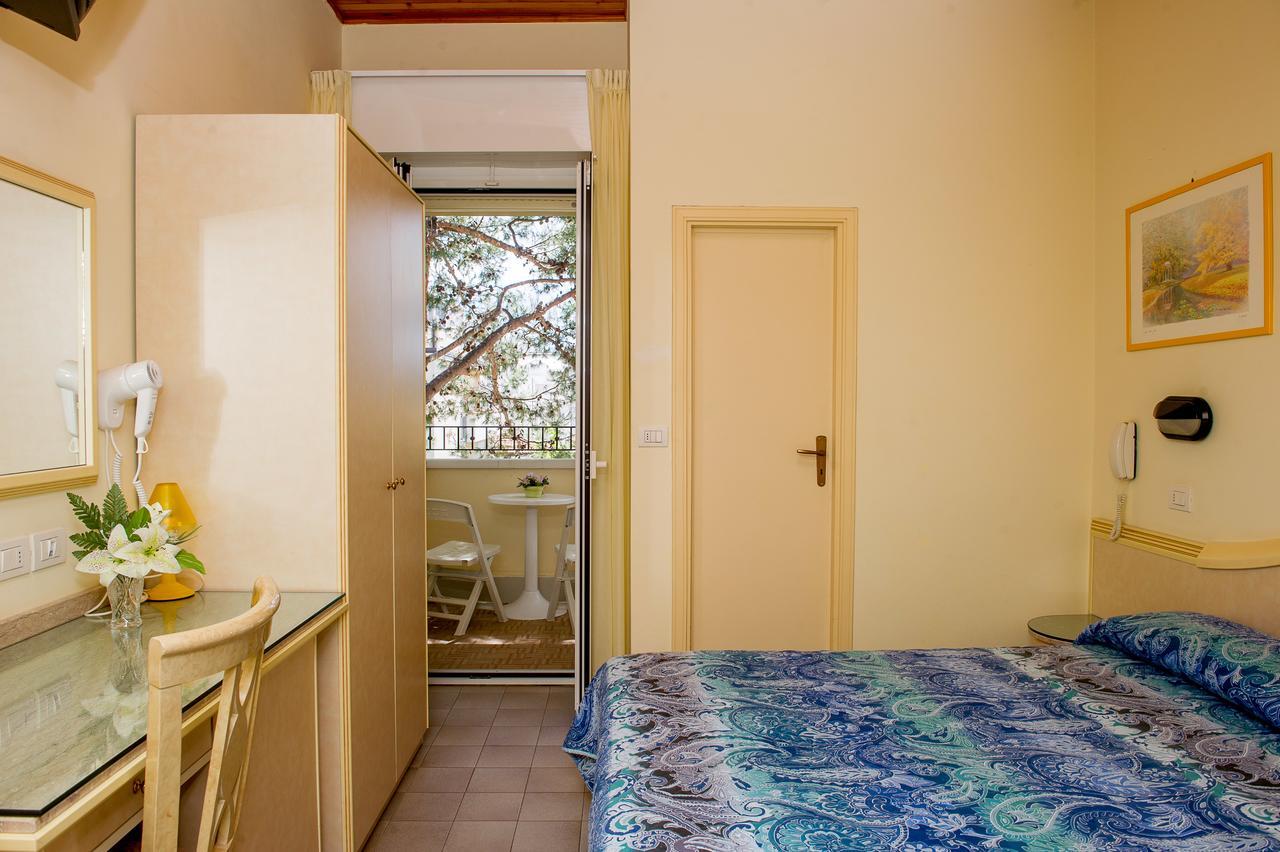 Hotel Cristina Hospitality Centrale (Adults Only) リッチョーネ エクステリア 写真